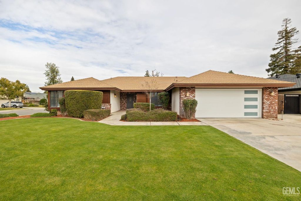 2800 Blackjack Oak Lane, Bakersfield, CA 93311