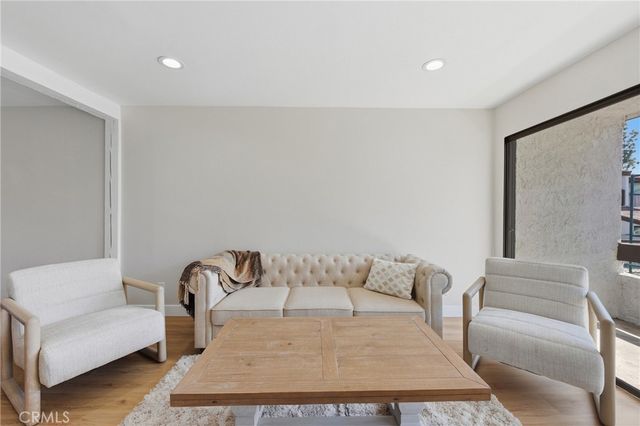 6275 Canoga 68, Woodland Hills, CA 91367