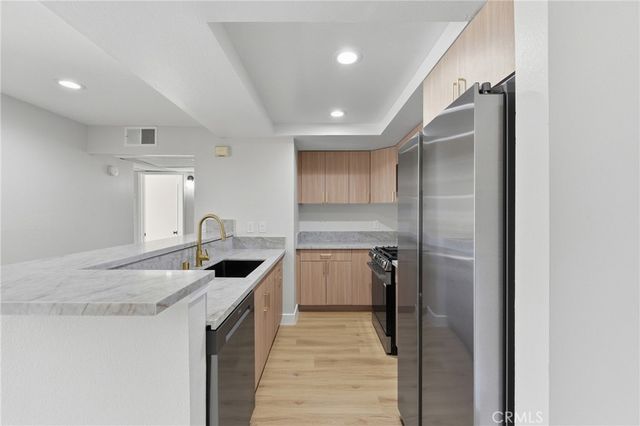 6275 Canoga 68, Woodland Hills, CA 91367