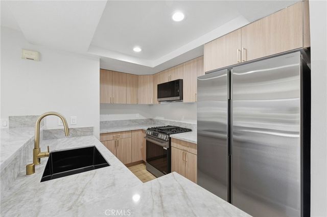 6275 Canoga 68, Woodland Hills, CA 91367