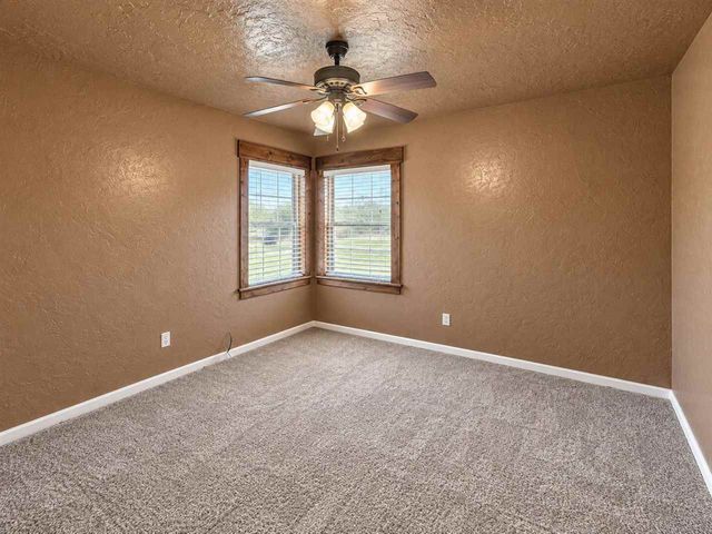 305 NW 40th St, Lawton, OK 73505