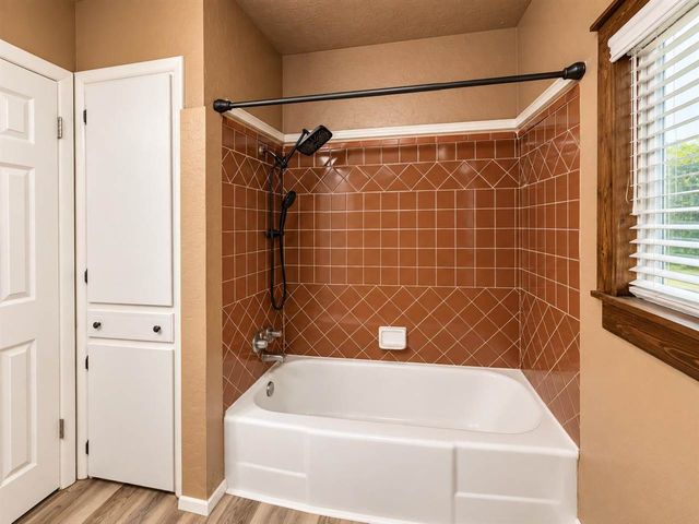 305 NW 40th St, Lawton, OK 73505