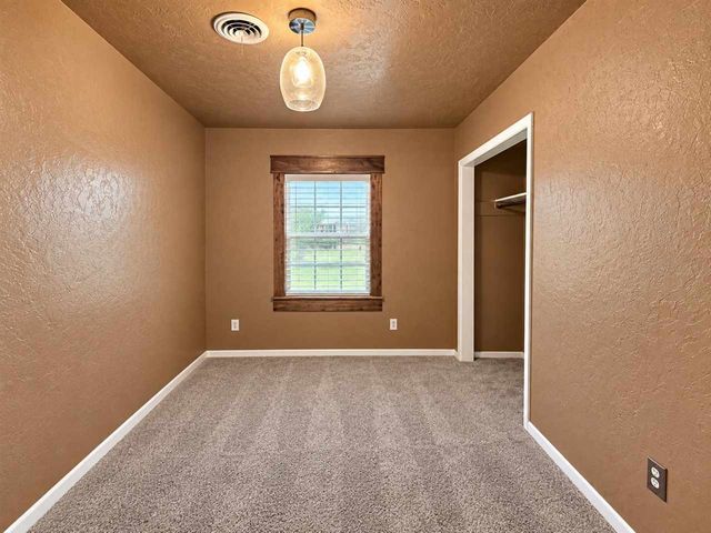 305 NW 40th St, Lawton, OK 73505