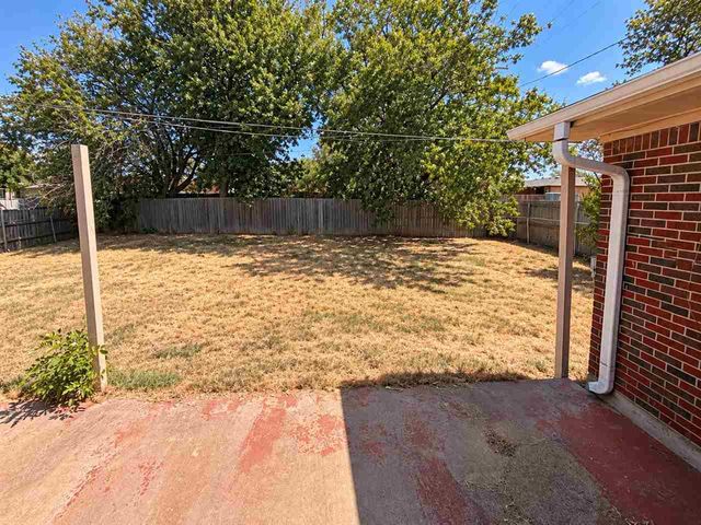 305 NW 40th St, Lawton, OK 73505