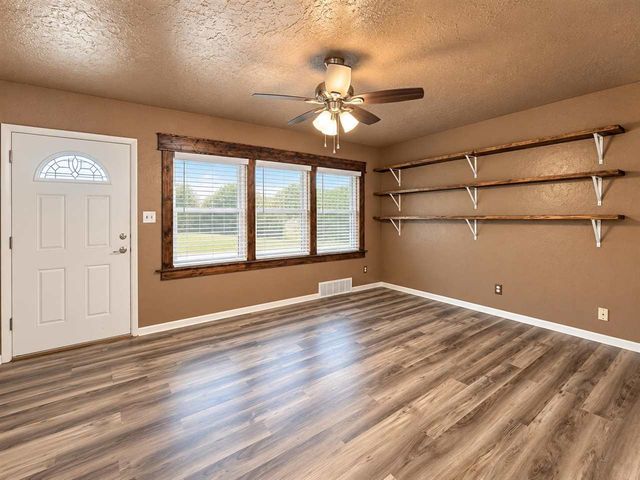 305 NW 40th St, Lawton, OK 73505