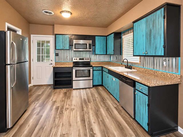 305 NW 40th St, Lawton, OK 73505