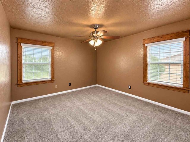 305 NW 40th St, Lawton, OK 73505