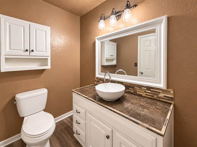 305 NW 40th St, Lawton, OK 73505