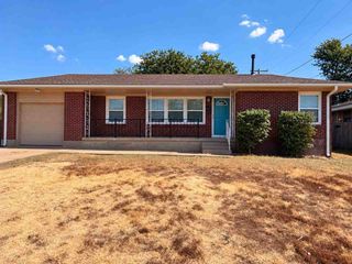 305 NW 40th St, Lawton, OK 73505