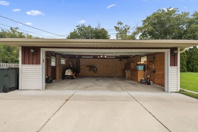 3140 S 107th STREET, West Allis, WI 53227