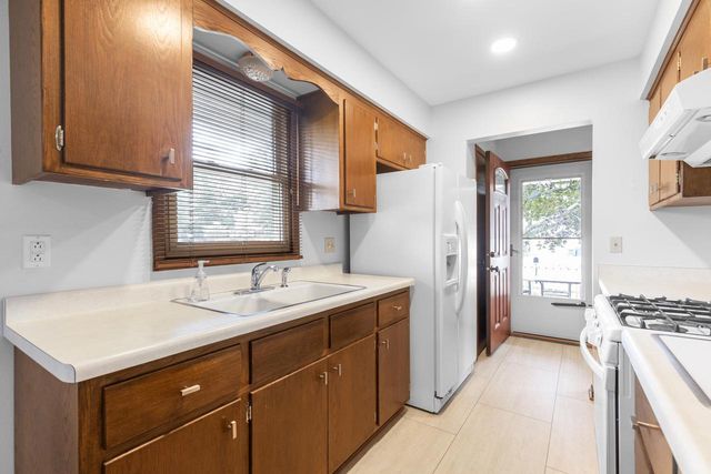 3140 S 107th STREET, West Allis, WI 53227