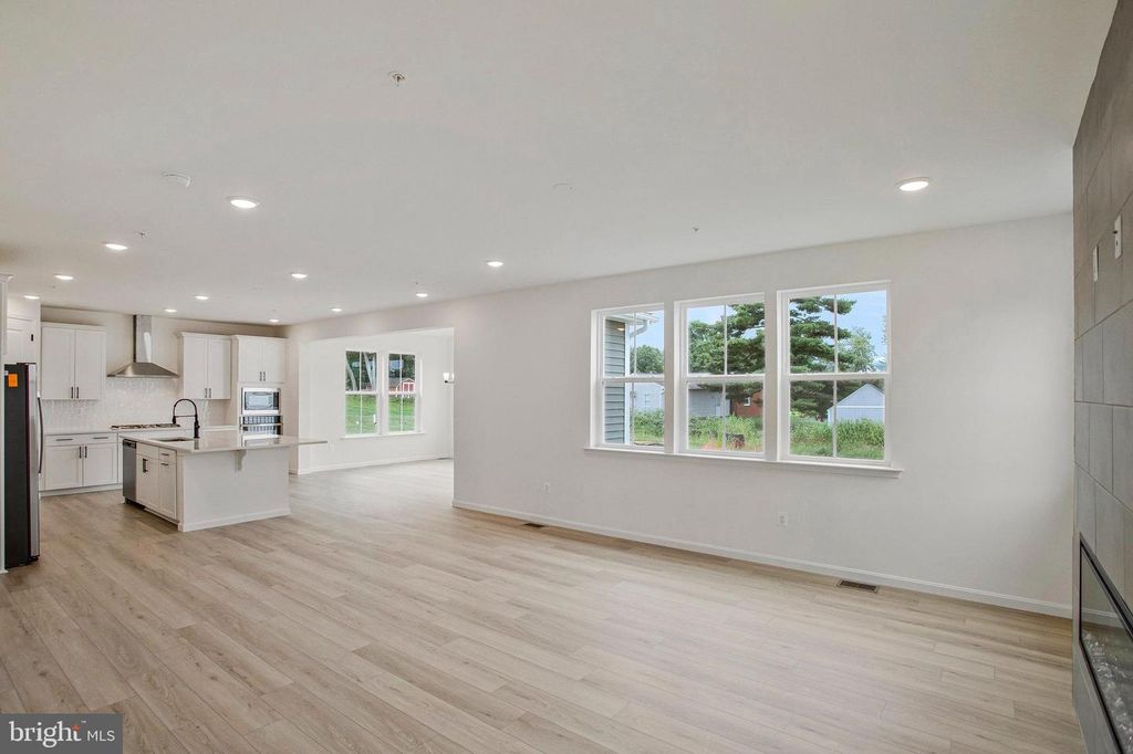 Image 8 of property listing at 1618 SHADY TREE CT, Bel Air, MD 21015