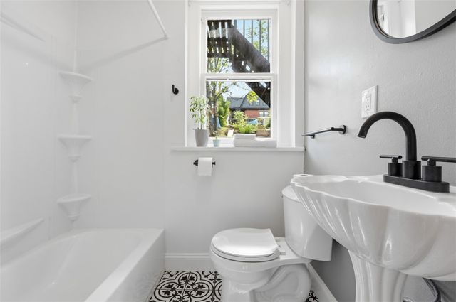 1006 Farragut St, Highland Park, PA 15206