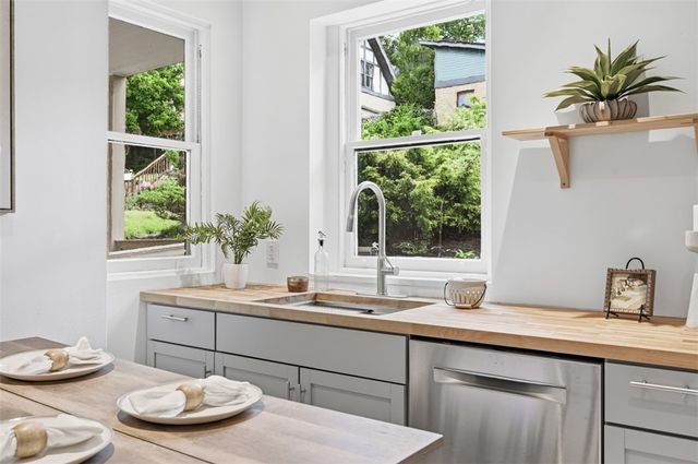 1006 Farragut St, Highland Park, PA 15206