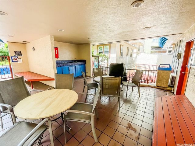 1535 Pensacola Street 44, Honolulu, HI 96822