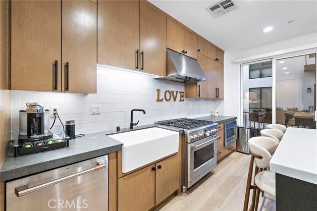 20452 Santa Ana Ave B, Newport Beach, CA 92660