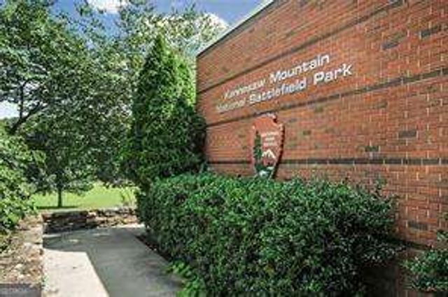 1939 Parkview Trace NW, Kennesaw, GA 30152