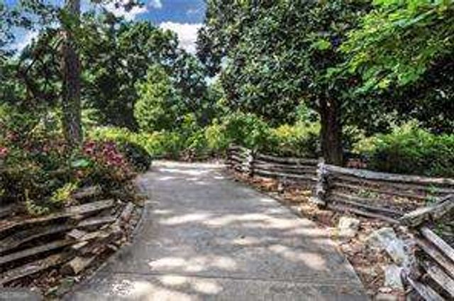 1939 Parkview Trace NW, Kennesaw, GA 30152