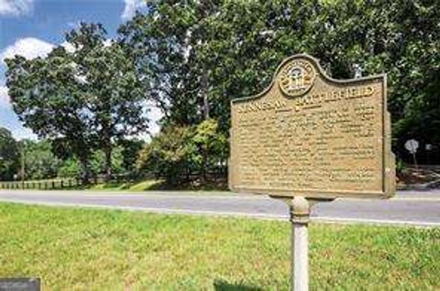 1939 Parkview Trace NW, Kennesaw, GA 30152