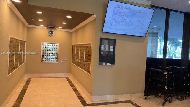 400 Kings Point Dr 408, Sunny Isles Beach, FL 33160