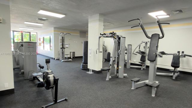 400 Kings Point Dr 408, Sunny Isles Beach, FL 33160