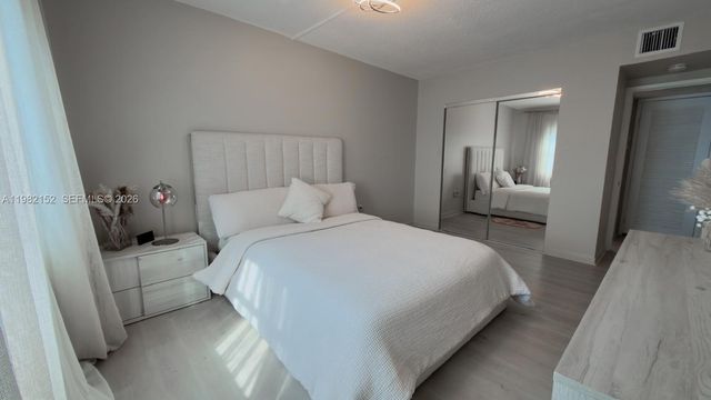 400 Kings Point Dr 408, Sunny Isles Beach, FL 33160