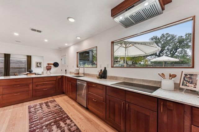 1101 Manlove ST, Austin, TX 78741