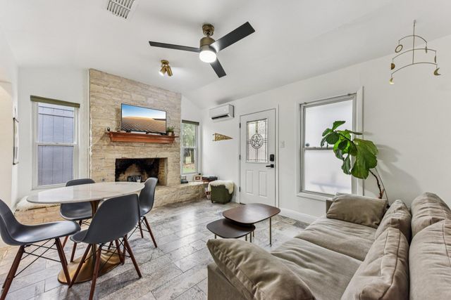 1101 Manlove ST, Austin, TX 78741