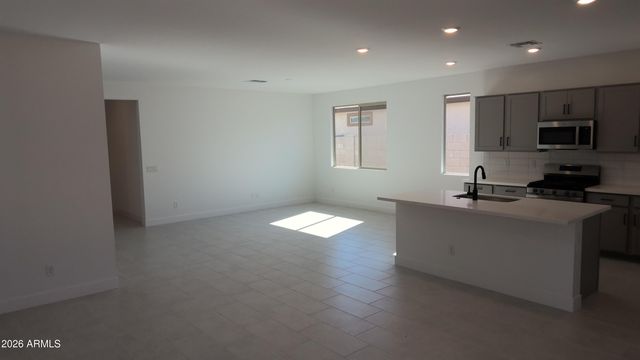 15212 W GRAY FOX Trail, Surprise, AZ 85387