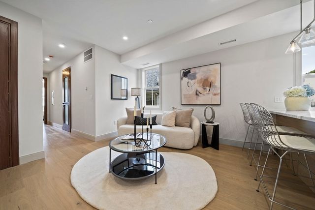 273 Havre 2, Boston, MA 02128