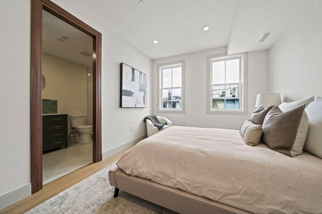 273 Havre 2, Boston, MA 02128