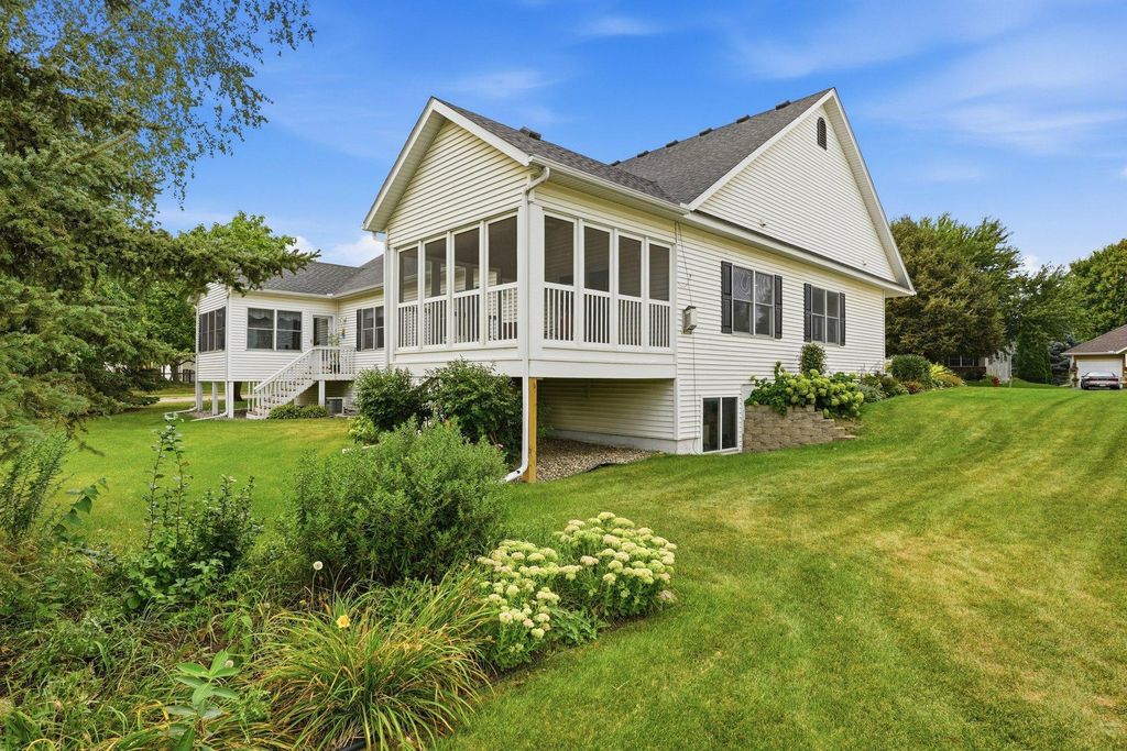 802 Saint Lawrence Drive, Northfield, MN 55057 — exterior