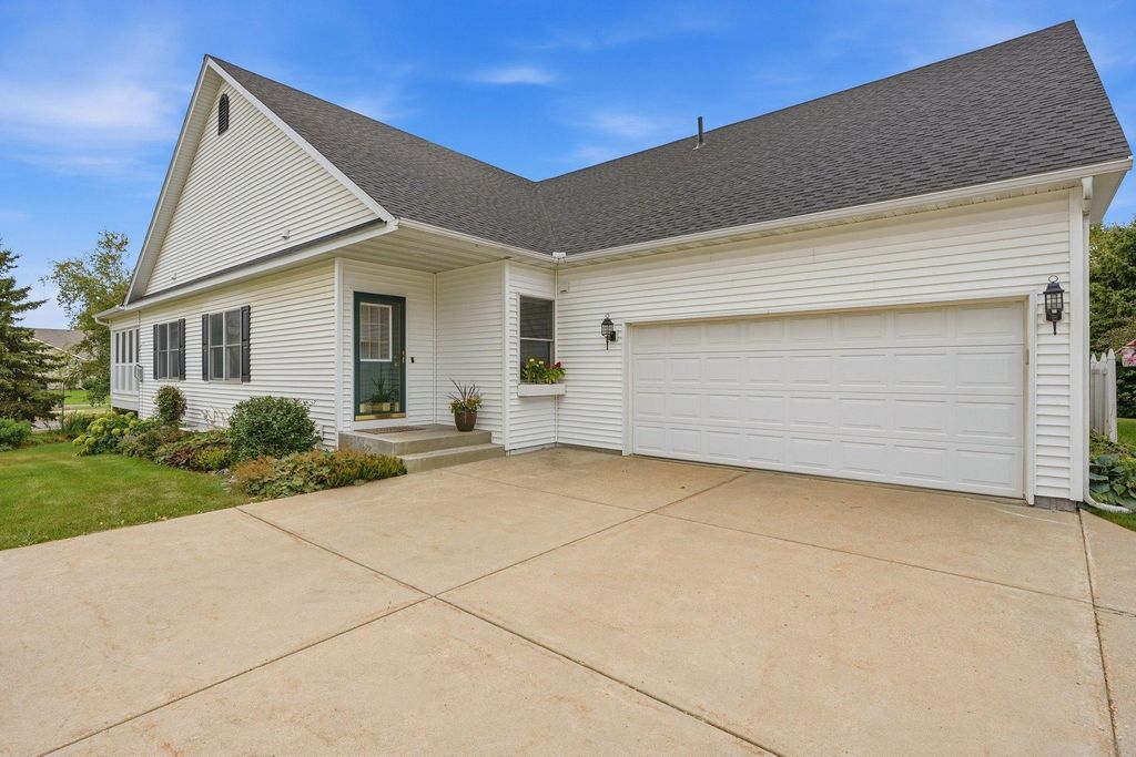 802 Saint Lawrence Drive, Northfield, MN 55057 — photo 2