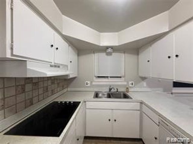 41744 Mae Wood Drive, Sterling Heights, MI 48313