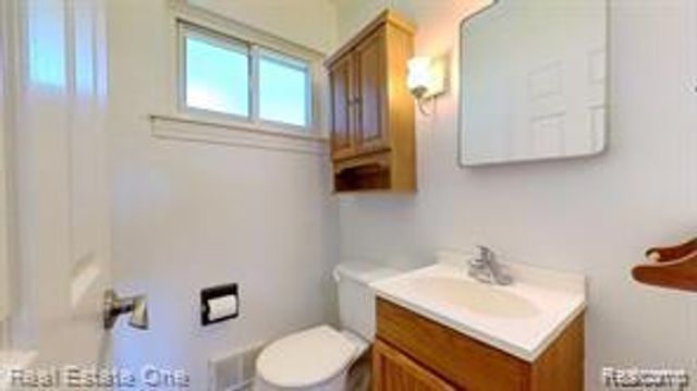 41744 Mae Wood Drive, Sterling Heights, MI 48313