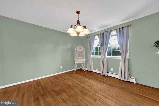 88 WOOSAMONSA RD, Pennington, NJ 08534