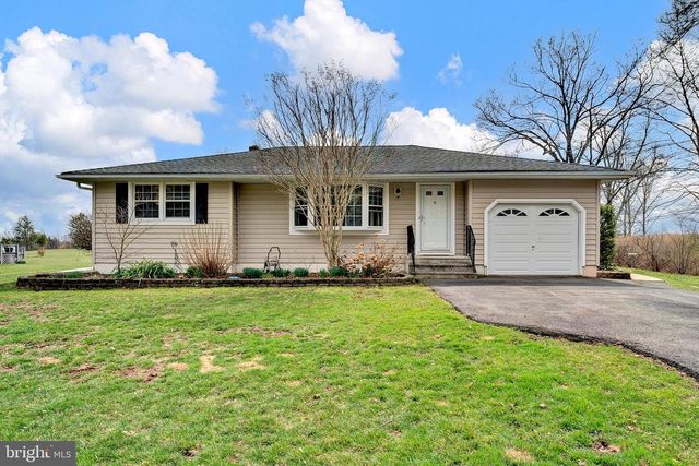 88 WOOSAMONSA RD, Pennington, NJ 08534