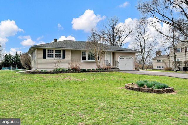 88 WOOSAMONSA RD, Pennington, NJ 08534
