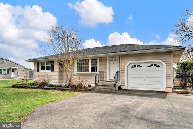 88 WOOSAMONSA RD, Pennington, NJ 08534