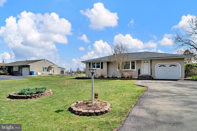 88 WOOSAMONSA RD, Pennington, NJ 08534