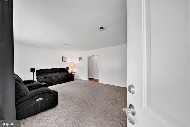 88 WOOSAMONSA RD, Pennington, NJ 08534