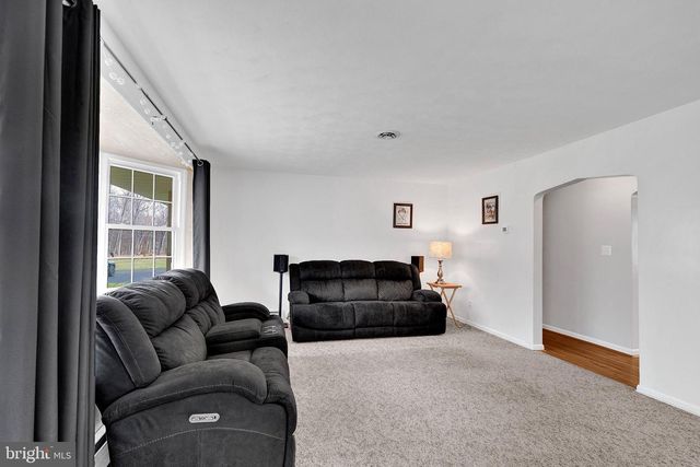 88 WOOSAMONSA RD, Pennington, NJ 08534