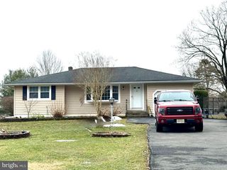 88 WOOSAMONSA RD, Pennington, NJ 08534