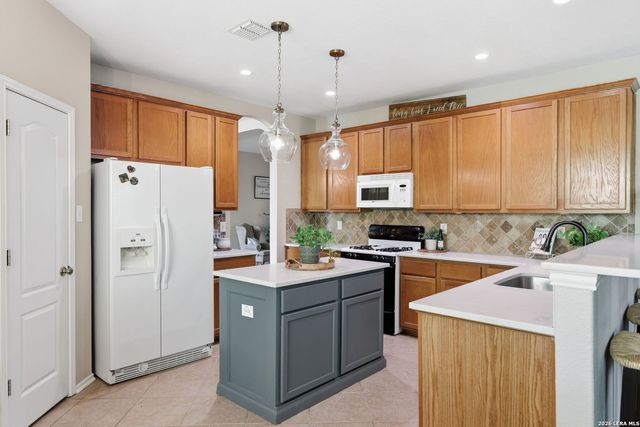 5830 Holbrook Way, San Antonio, TX 78253