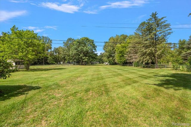 5011 Cecelia Ann Avenue, Clarkston, MI 48346