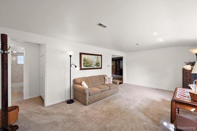 5011 Cecelia Ann Avenue, Clarkston, MI 48346