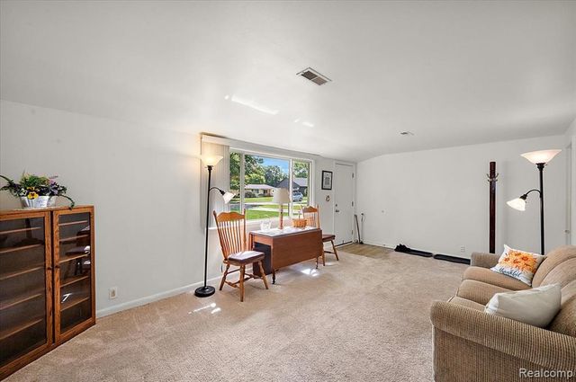 5011 Cecelia Ann Avenue, Clarkston, MI 48346
