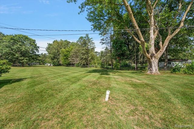 5011 Cecelia Ann Avenue, Clarkston, MI 48346