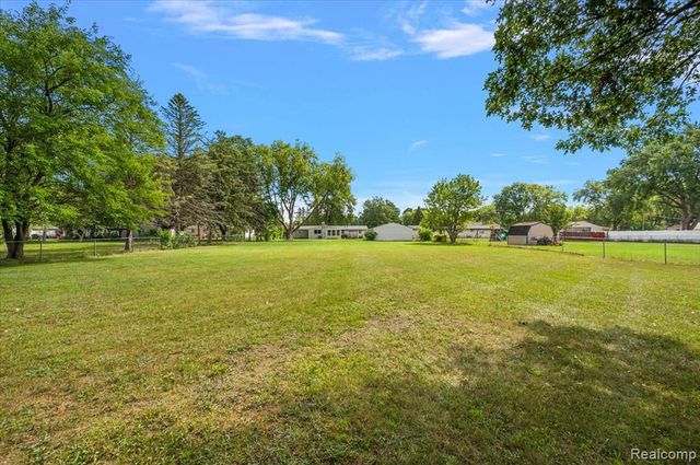 5011 Cecelia Ann Avenue, Clarkston, MI 48346