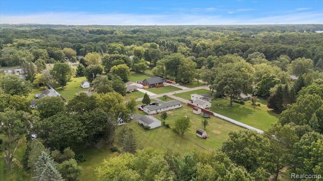 5011 Cecelia Ann Avenue, Clarkston, MI 48346